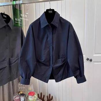 Ženska bluza od pamuka s slobodnim krojem i plisiranom struku, klasičan ovratnik, model 2026