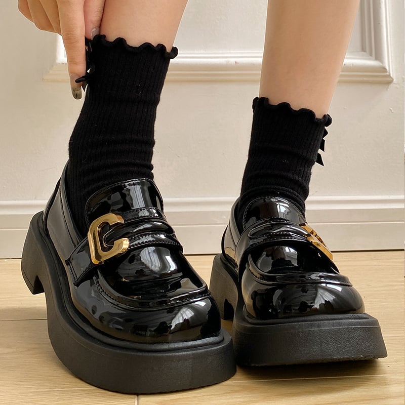 Fekete női vastag talpú loaferek, 2023-as brit stílusú nyári retró, fényes PU bőr, slip-on