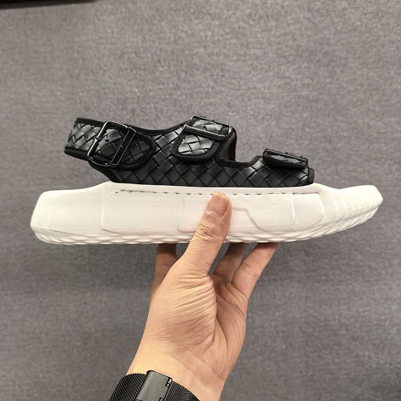 Мъжки сандали с дебел под, пениста гума за стелка, противохлъзгаща подметка, метална катарама, преплетени каишки, леки плажни обувки