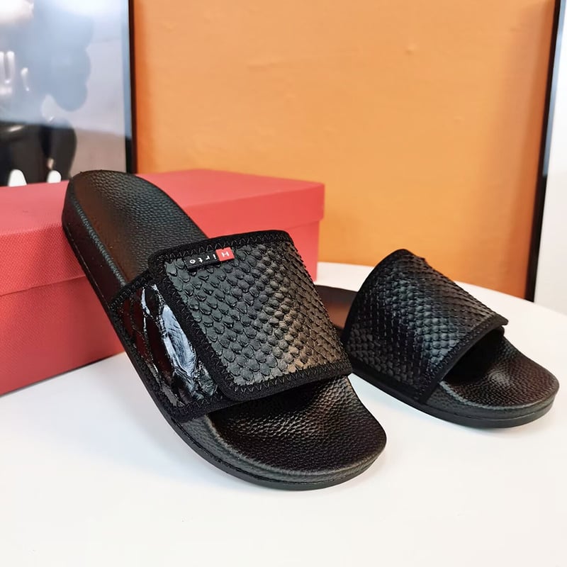 Férfi kültéri flip-flopok, állítható Velcro-vel és mikroszálas bőrpántokkal