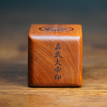 Ръчно резбована дървена украса със печат на Императора Zhenwu и четири зверове – изящен таоистки декоративен предмет