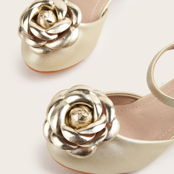 2026 нови детски принцески обувки, летни затворени носове сандали с висок ток за малки принцеси, кожени обувки за момичета, стил принцеса