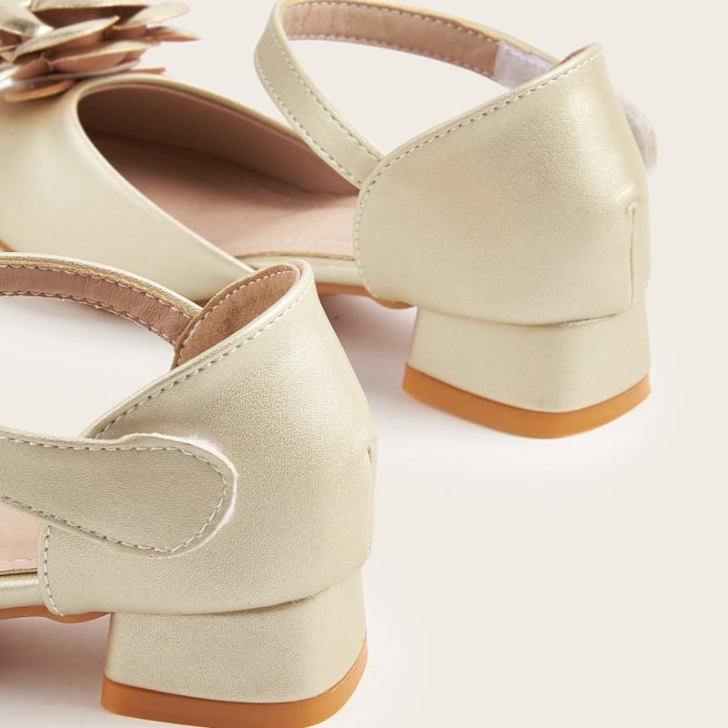 2026 нови детски принцески обувки, летни затворени носове сандали с висок ток за малки принцеси, кожени обувки за момичета, стил принцеса