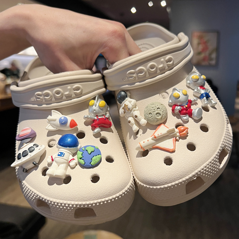 Ultraman аксесоари за Crocs-стил джапанки: DIY украса с космическо цвете и декоративна катарама Carlochi