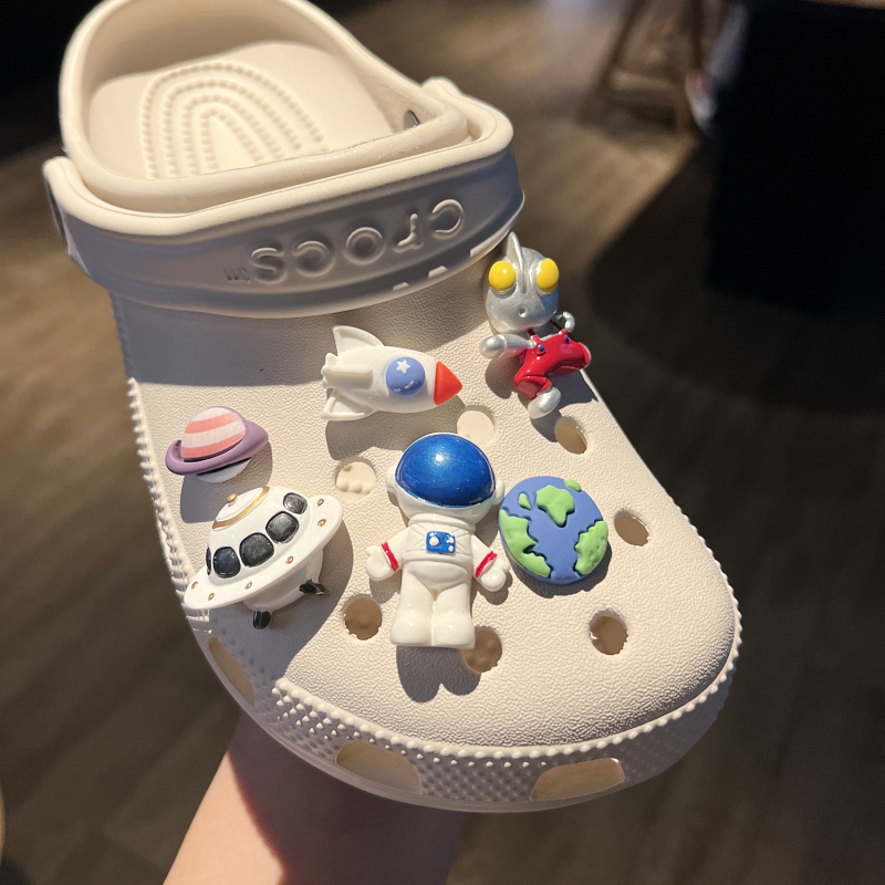Ultraman аксесоари за Crocs-стил джапанки: DIY украса с космическо цвете и декоративна катарама Carlochi