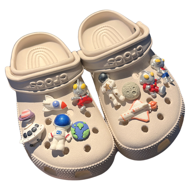 Ultraman аксесоари за Crocs-стил джапанки: DIY украса с космическо цвете и декоративна катарама Carlochi