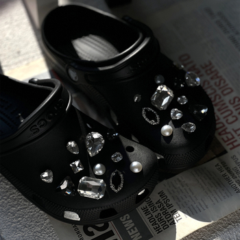 Crocs аксесоари: DIY кристални цветя за обувки и декоративни катарами за жени