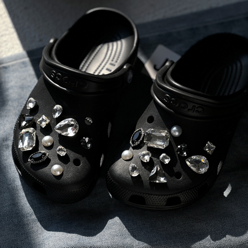 Crocs аксесоари: DIY кристални цветя за обувки и декоративни катарами за жени