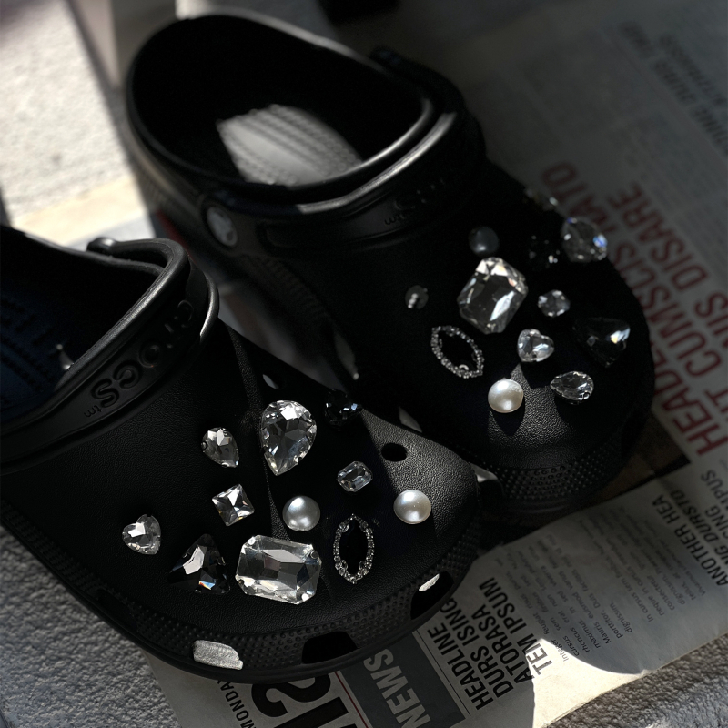 Crocs аксесоари: DIY кристални цветя за обувки и декоративни катарами за жени