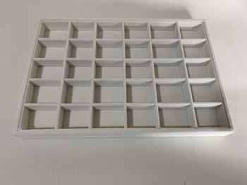 Поставка за бижута от светъл велур, за обеци и гривни