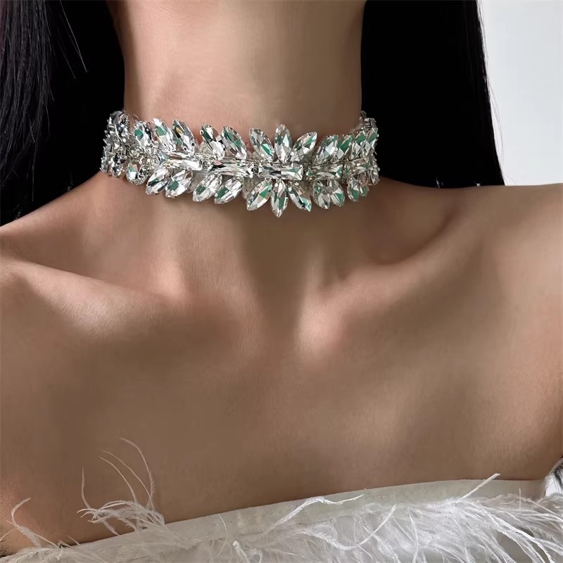 Choker u francuskom stilu, ultra sjajan cirkon, pliš choker ogrlica za žene, kapljasti oblik, duljina 51–60 cm
