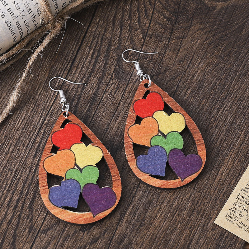 Dvostrane drvene naušnice s šarenim kapima vode i motivom srca, za žene