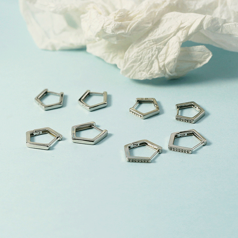 Ženske naušnice u obliku pentagona – minimalistički geometrijski dizajn, bakar
