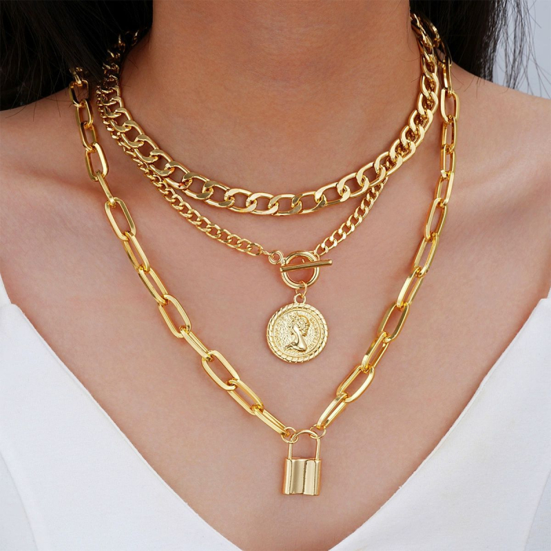 Višeslojni set ogrlica s OT kopčom i reljefnim disk privjeskom, retro kubanski stil