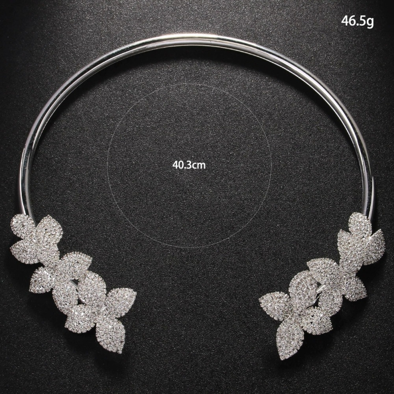 Set nakita s rhinestones i cvjetnim motivom: ogrlica i naušnice za žene