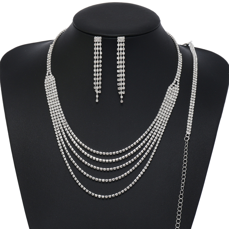 Set nakita s rhinestones: dugački lančić s resicama, naušnice i narukvica u srebrnoj boji