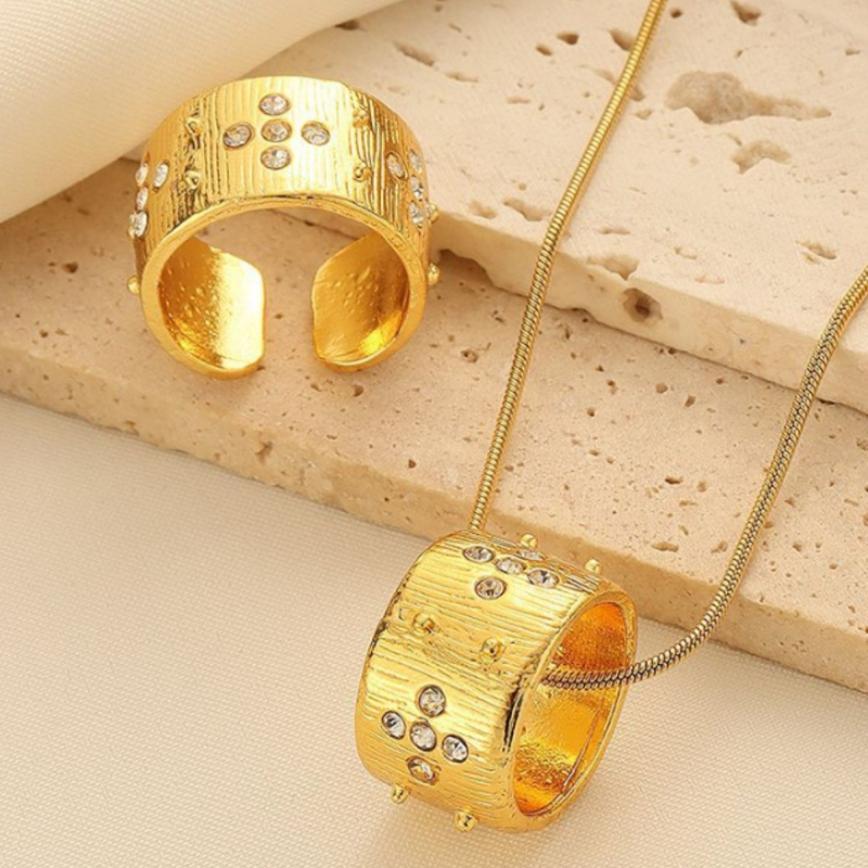 Комплект бижута в ретро стил Европа/Америка: C-образни обици, геометрично колие с мотив четири листа и микроинкрустирани камъни