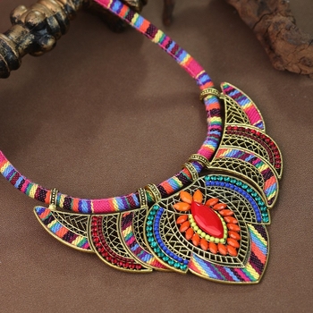 Бохемска етническа огърлица с цветен преплетен шнур и кристали за жени
