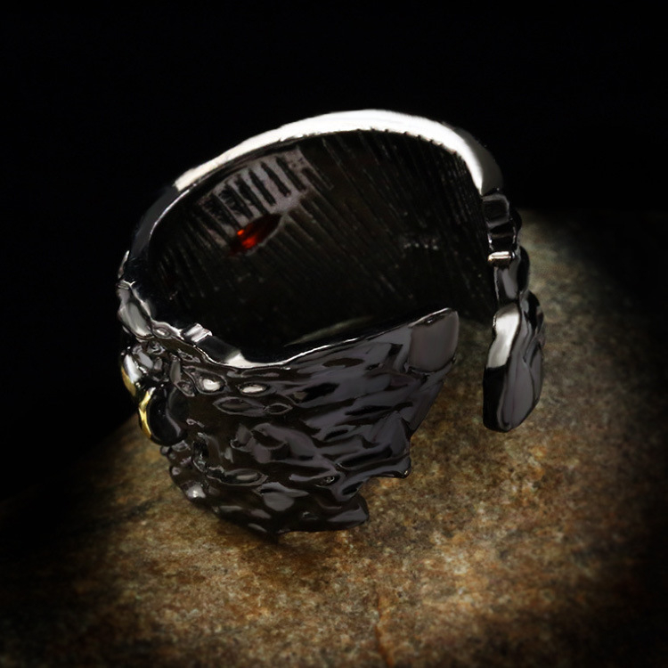 Комплект меден пръстен, колие и обеци с черно-златно покритие и геометричен издялан дизайн