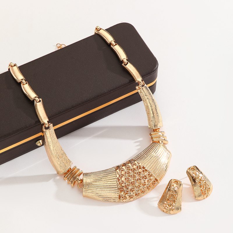 Комплект колие и обеци за жени от цинкова сплав с позлатен оттенък и ажуриран мотив (сърце, капка, камбанка)