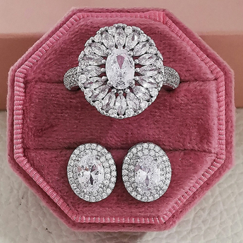 Комплект от пръстен и обеци за жени с овални диаманти — лукс и стил