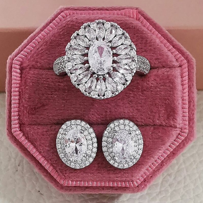 Комплект от пръстен и обеци за жени с овални диаманти — лукс и стил