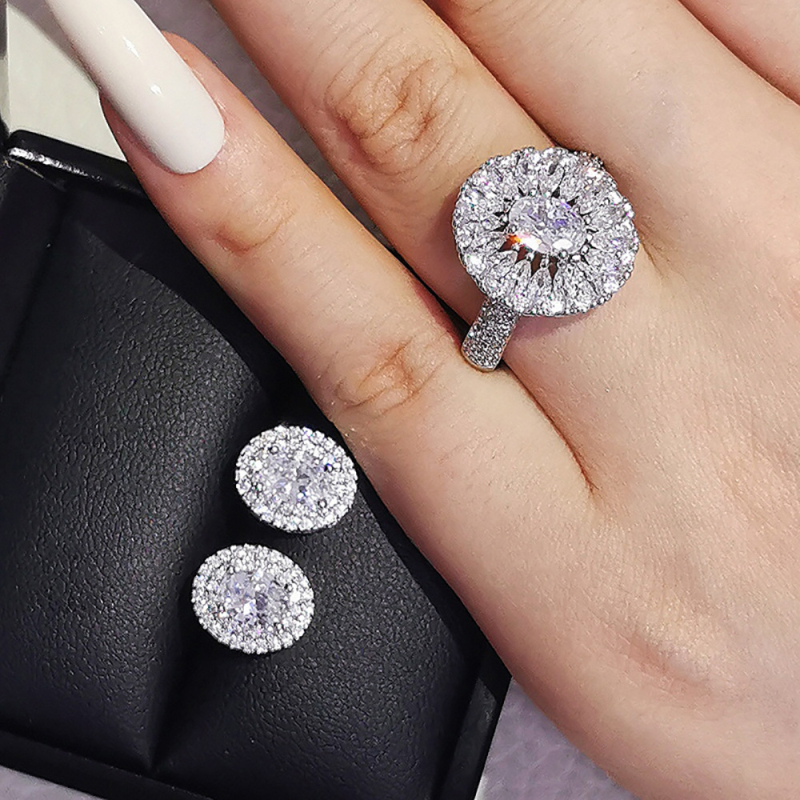 Комплект от пръстен и обеци за жени с овални диаманти — лукс и стил