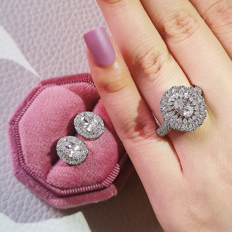 Комплект от пръстен и обеци за жени с овални диаманти — лукс и стил