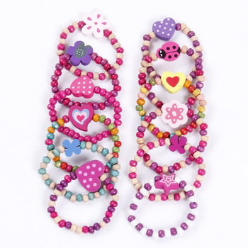 Сърцевидна дървена гривна за деца с еластичен шнур