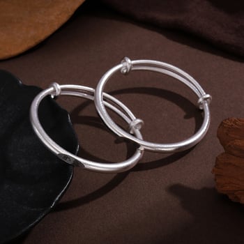 Гривна за бебета от бял мед със сребърно покритие и матова повърхност, твърд метал; безопасен и радостен дизайн; идеален подарък за първи рожден ден или за пълнолуние.