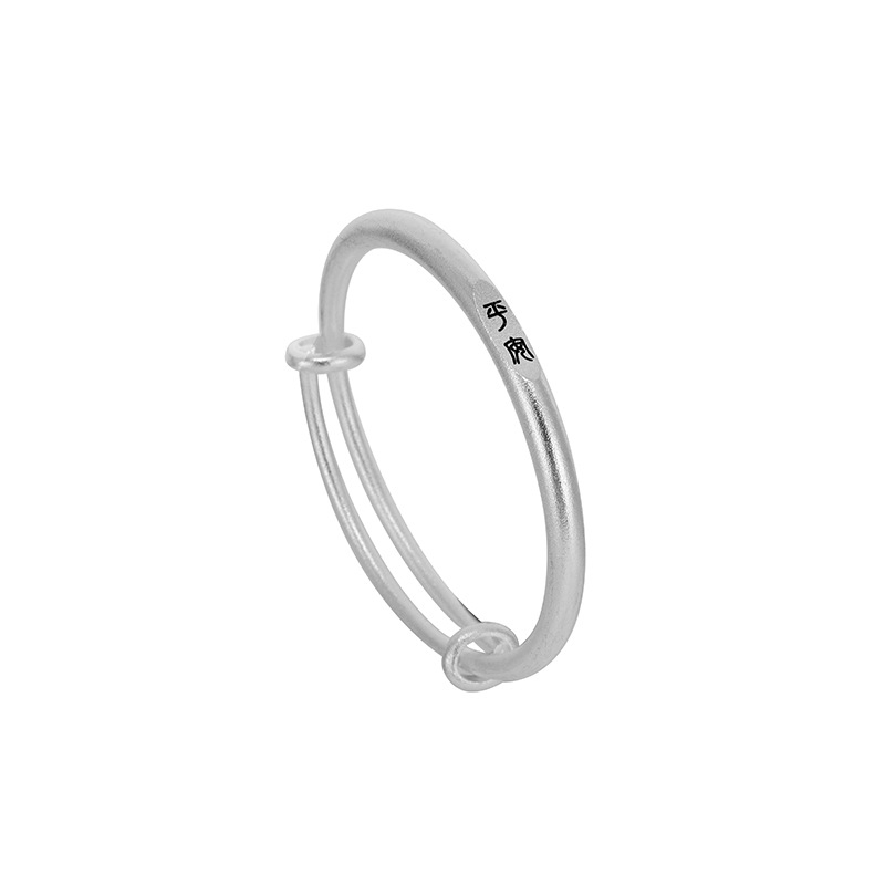 Гривна за бебета от бял мед със сребърно покритие и матова повърхност, твърд метал; безопасен и радостен дизайн; идеален подарък за първи рожден ден или за пълнолуние.