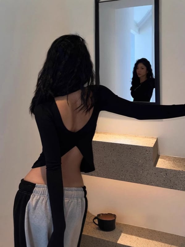 Дамска футболка с дълъг ръкав, кръгло деколте, гръб с прорез, тесен силует, есен 2024