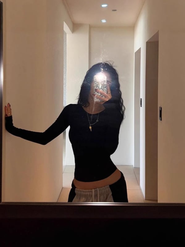 Дамска футболка с дълъг ръкав, кръгло деколте, гръб с прорез, тесен силует, есен 2024