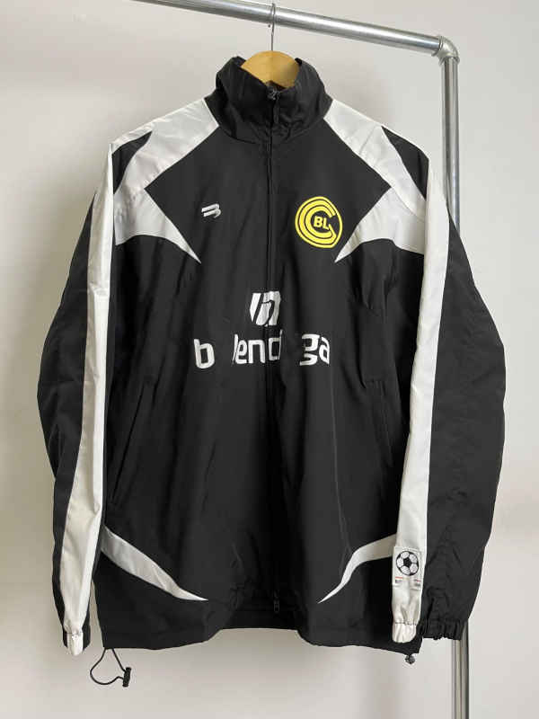 2024 пролетна колекция: съвместна линия B, класическа футболна ветровка с принт на буква на гърба и стояща яка