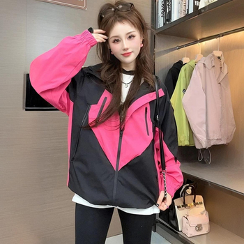 2026 Нова модна женска ветровка с качулка и цип, къс модел, свободна кройка, цвят драконов плод
