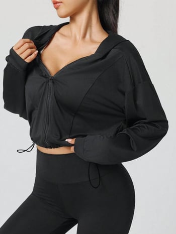 Kratka sportska jakna s kapuljom i cijelim zatvaračem, podesivim donjim rubom i šnimom za podešavanje – za trening i udobnu jogu