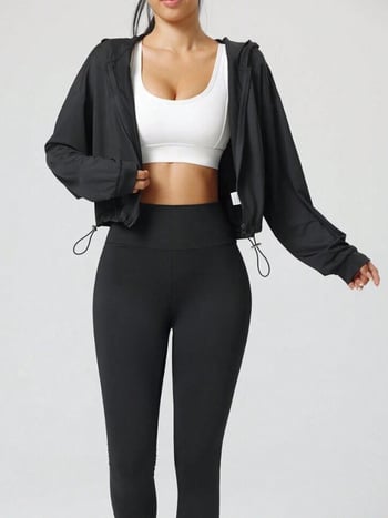 Kratka sportska jakna s kapuljom i cijelim zatvaračem, podesivim donjim rubom i šnimom za podešavanje – za trening i udobnu jogu