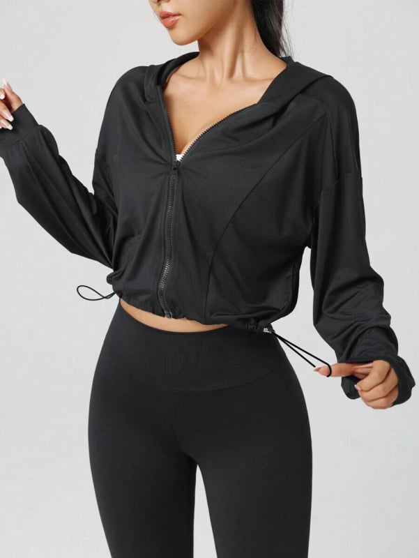 Kratka sportska jakna s kapuljom i cijelim zatvaračem, podesivim donjim rubom i šnimom za podešavanje – za trening i udobnu jogu