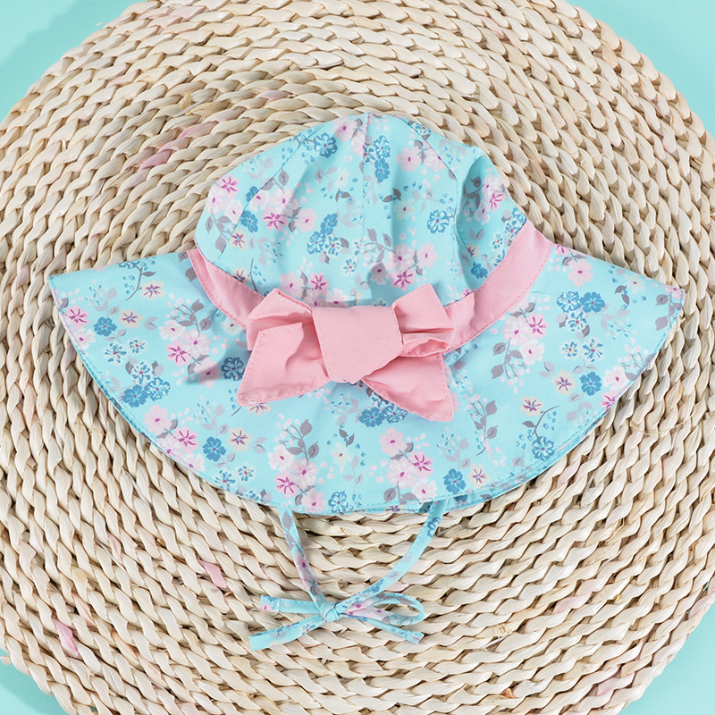 Dječja sunčana fisherman's kapa s floralnim uzorkom i mašnicom, kupolasti vrh, široki obod, poliester.