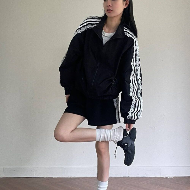 Дамско спортно яке със дантела и черни ивици, корейски стил, лек летен модел