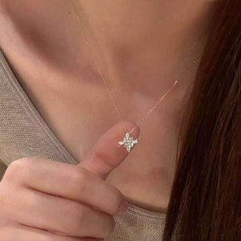Ženska ogrlica s dijamantnooblikovim privjeskom, minimalistički dizajn, luksuzan lanac za elegantan dekolte