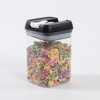 Прозрачен правоъгълен пластмасов съд за съхранение на зърнени култури в кухнята, херметично затварящ се