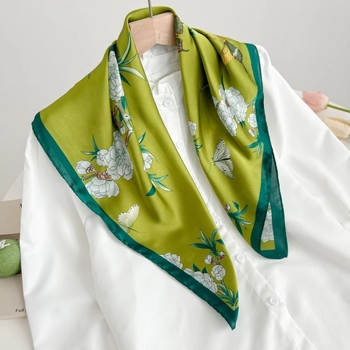 Poliészterből készült kis négyzet alakú sál virágos‑pillangó mintával, 70×70 cm, könnyű, elegáns, minimalist stílus koreai hatással