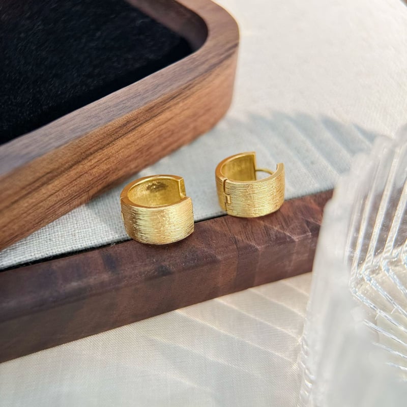 Aranyozott minimalist karikás fülbevalók