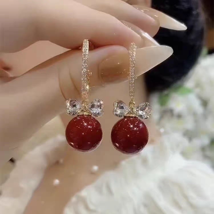 Γυναικείοι σκουλαρίκια με κόκκινα μαργαριτάρια – κομψά, πολυχρηστικά και υψηλής ποιότητας