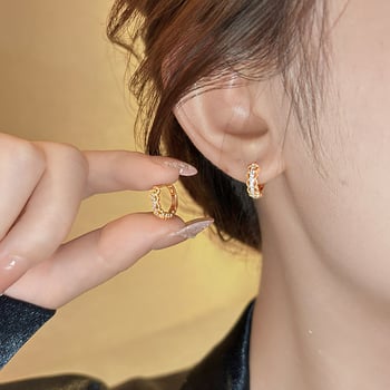 Χρυσά μικρά σκουλαρίκια με διάτρητο δαντελωτό σχέδιο σε μικρού μεγέθους κύκλο, για γυναίκες, κομψός σχεδιασμός