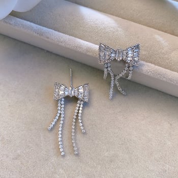 Öko-barátságos masni és bojt fülbevalók rézből és cirkóniummal, rövid fazon, elegáns nőknek