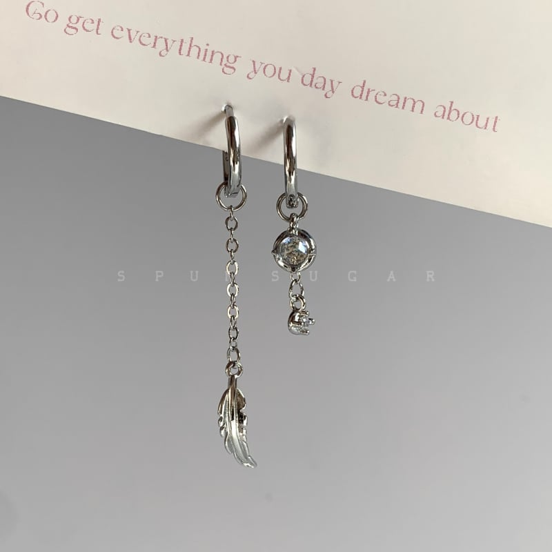 Ασύμμετρα κρεμαστά σκουλαρίκια φτερού με διπλές οπές στα αυτιά, πολύχρωμες υδάτινες σταγόνες, μακριά κομψά σκουλαρίκια για γυναίκες