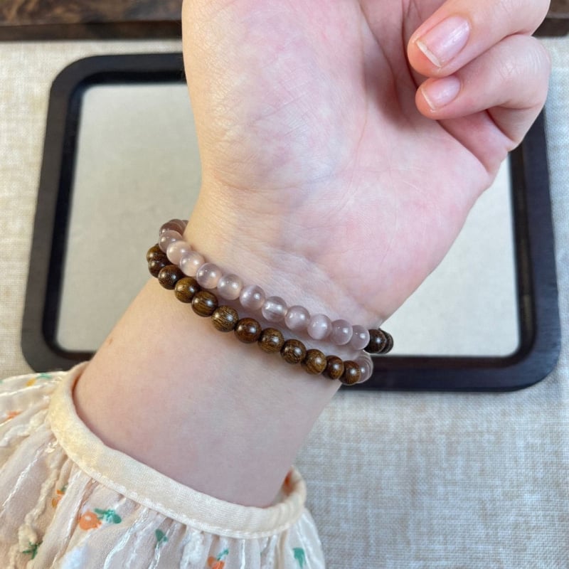 Γυναικείο πολυεπίπεδο βραχιόλι με μοβ μάτια γάτας και σανδαλόξυλο με χρυσή κλωστή, vintage κινεζικό στυλ.