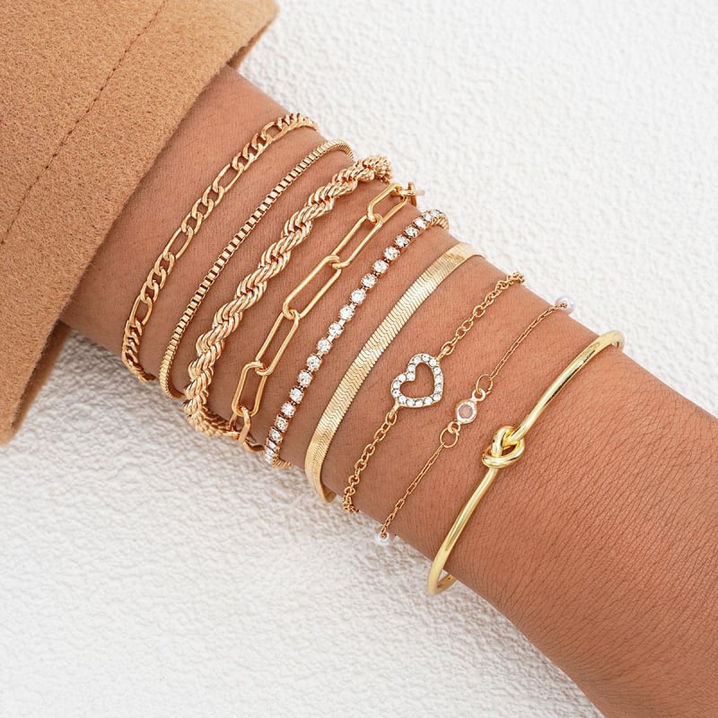 Σετ εννέα βραχιόλια με κόμπωση και στρας σε αλυσίδα – καρδιά και γεωμετρικά σχήματα, απλό, πολυχρηστικό γυναικείο κόσμημα